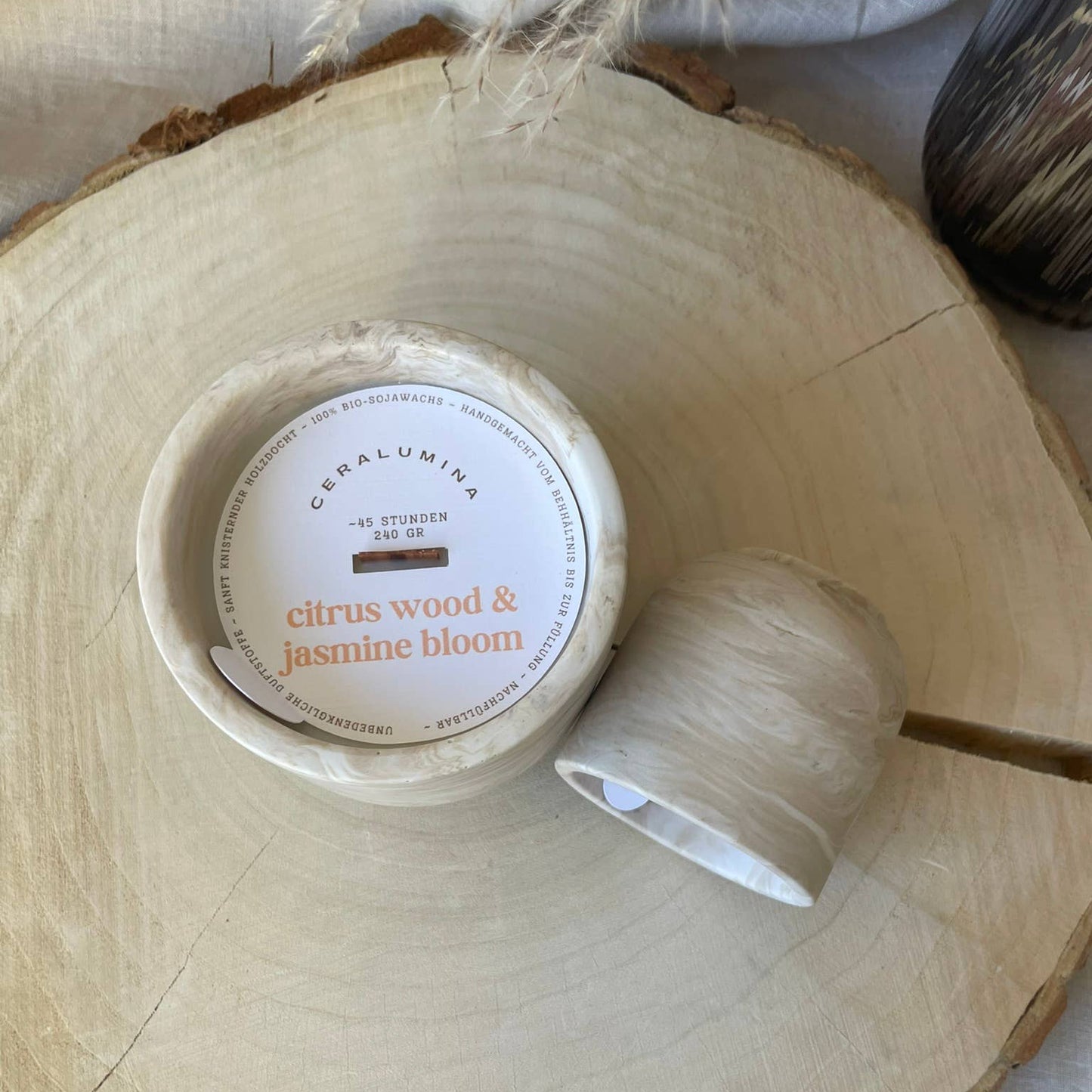 Vela aromática 'citrus wood & jasmine bloom' de cera de soja