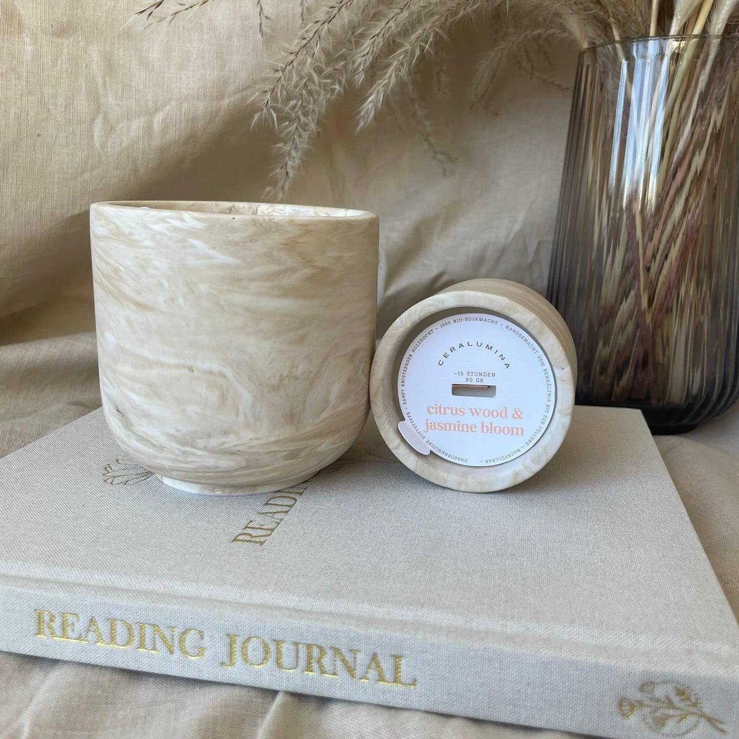 Vela aromática 'citrus wood & jasmine bloom' de cera de soja