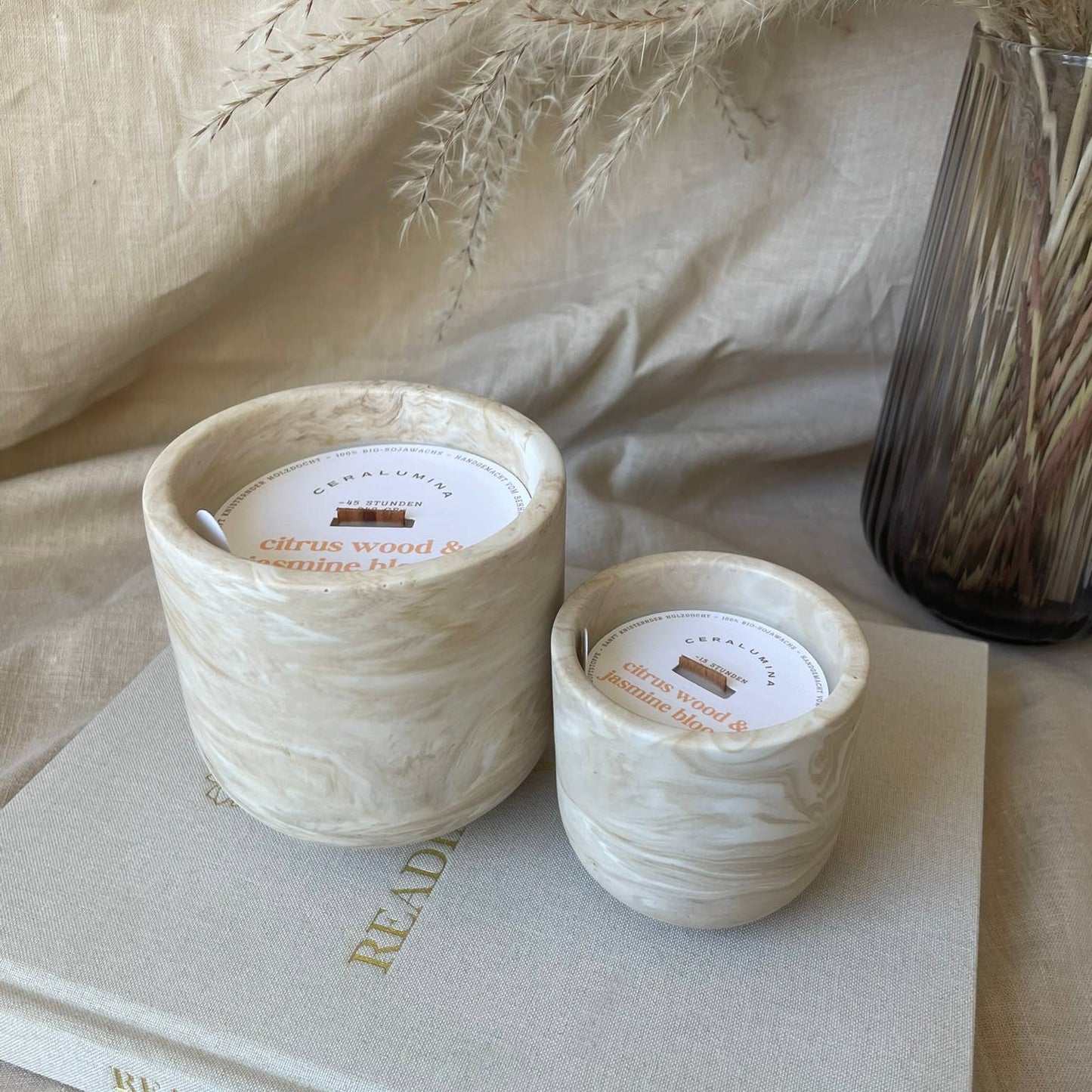 Vela aromática 'citrus wood & jasmine bloom' de cera de soja