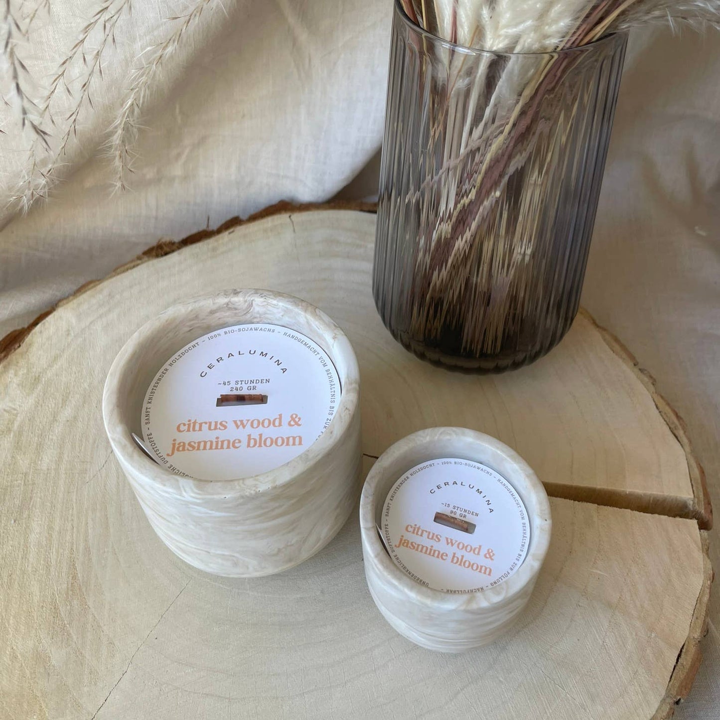 Vela aromática 'citrus wood & jasmine bloom' de cera de soja