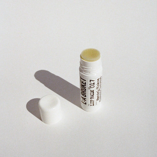 L:A BRUKET 017 Balsamo labial 14g